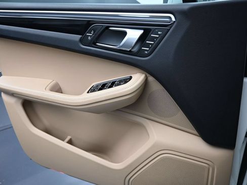Certified 2023 Porsche Macan AWD/4WD image 24