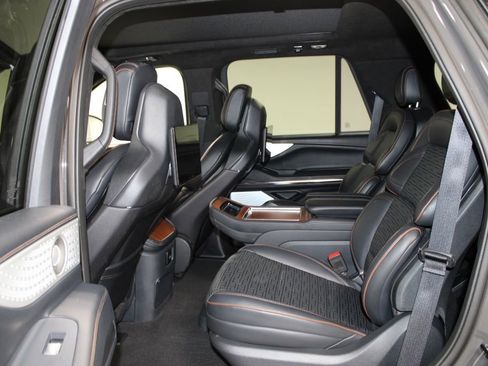 Used 2025 Lincoln Navigator Black Label image 21
