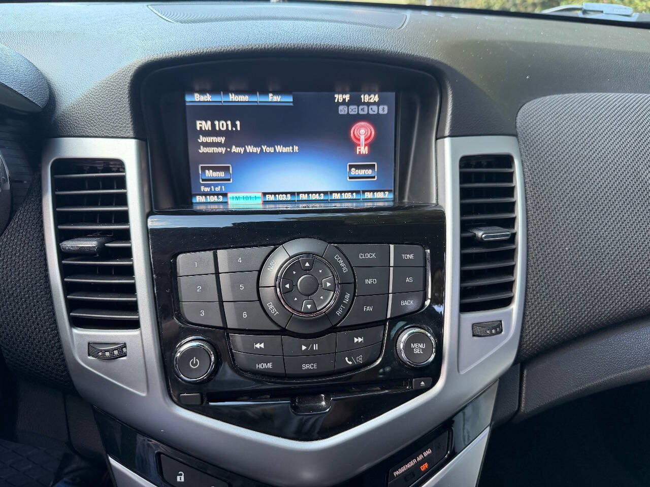 Used 2014 Chevrolet Cruze Diesel w/ Enhanced Safety Package FWD image 28