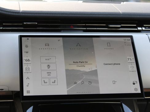 Used 2024 Land Rover Range Rover Sport SE AWD/4WD image 14