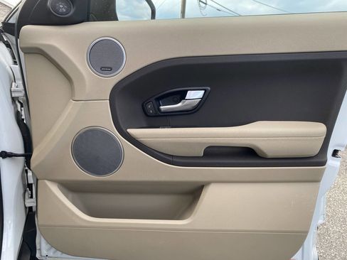 Used 2015 Land Rover Range Rover Evoque Pure image 17