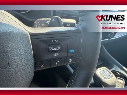 Used 2025 Nissan Rogue SV image 14