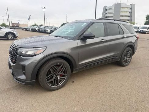 Used 2025 Ford Explorer ST AWD/4WD image 6
