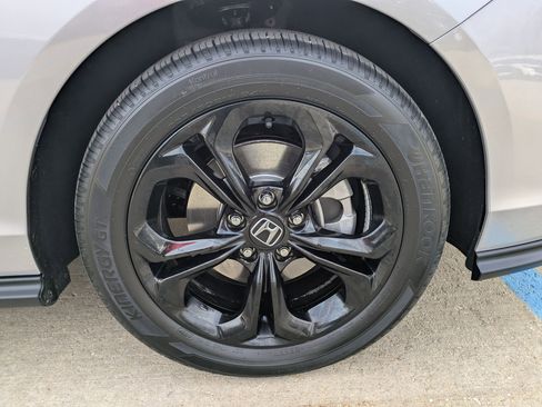 Certified 2025 Honda Accord SE image 32