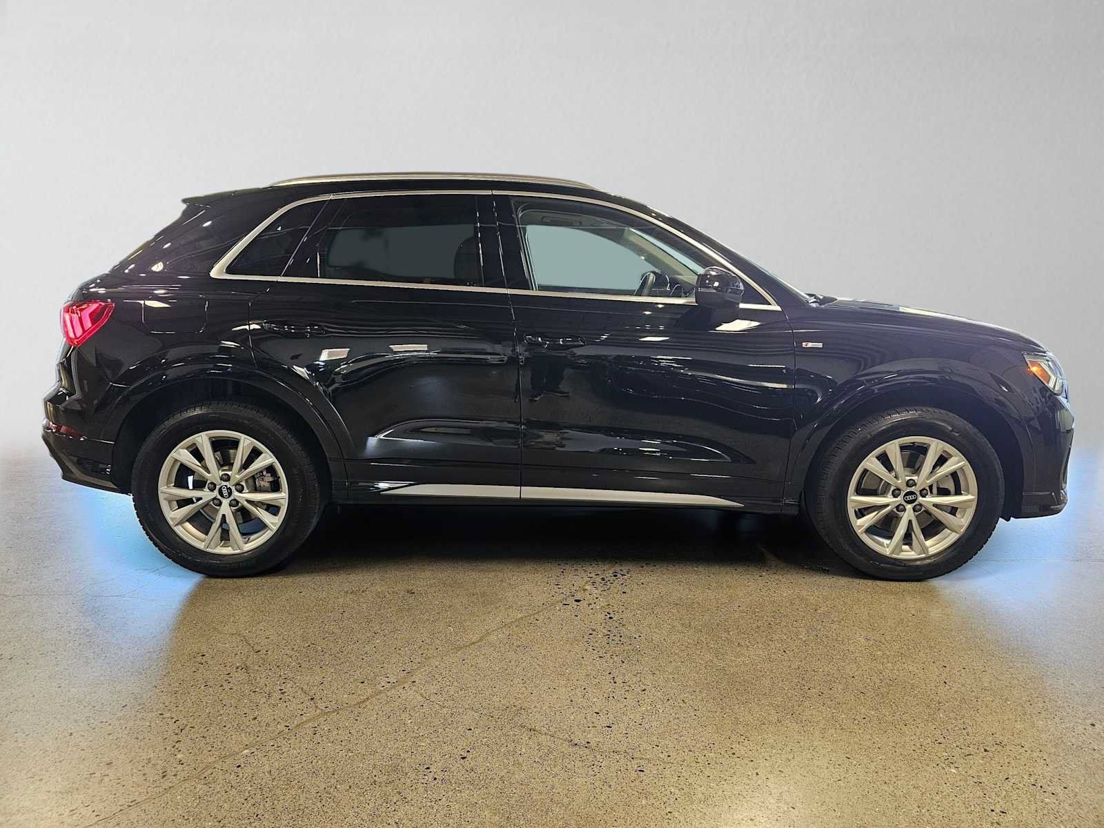 Used 2025 Audi Q3 2.0T Premium Plus w/ Premium Plus Package AWD/4WD image 2