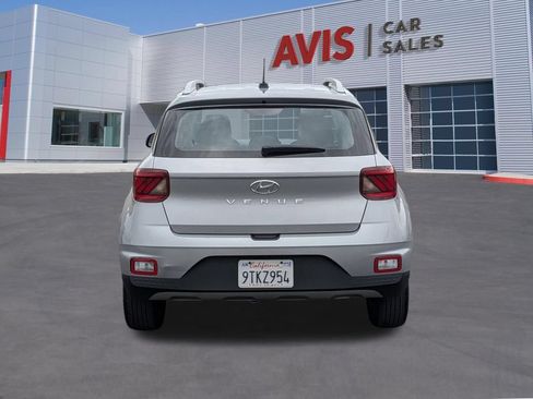 Used 2025 Hyundai Venue SEL FWD image 7