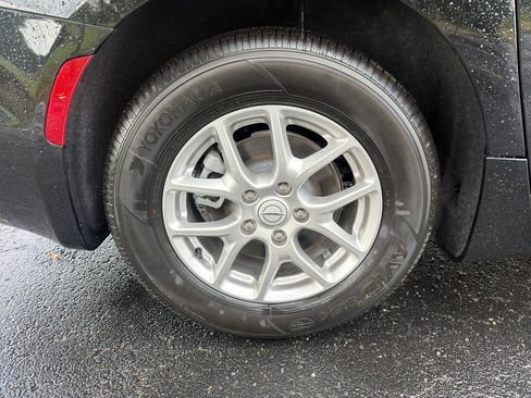 New 2026 Chrysler Pacifica Select FWD image 11