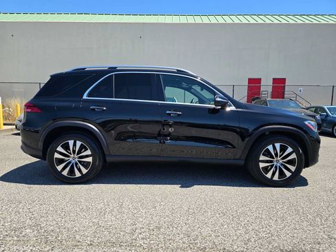 Used 2025 Mercedes-Benz GLE 450e 4MATIC image 2