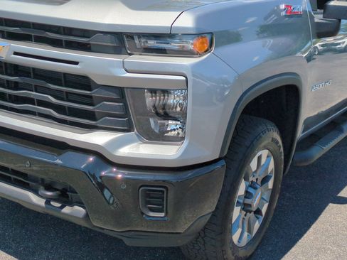 Used 2025 Chevrolet Silverado 2500 Custom w/ Custom Value Package AWD/4WD image 6
