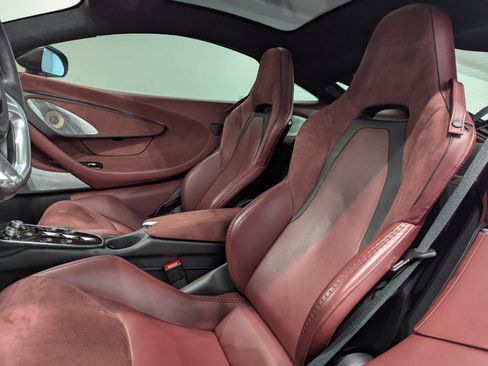 Used 2022 McLaren GT image 8