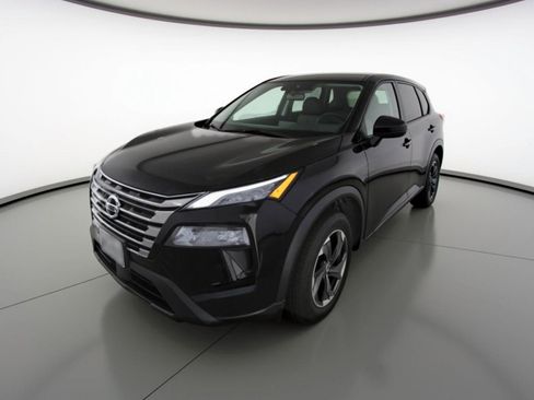 Used 2025 Nissan Rogue SV image 3