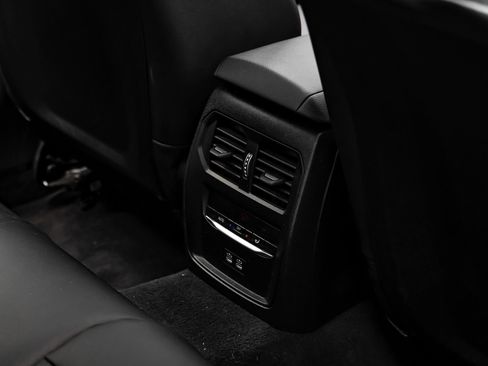 Used 2025 BMW 330i Sedan w/ Convenience Package RWD image 51