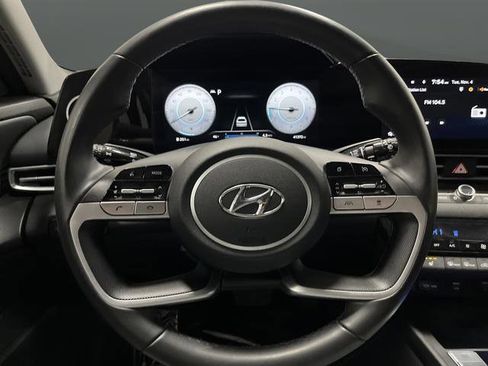 Used 2021 Hyundai Elantra Limited image 16