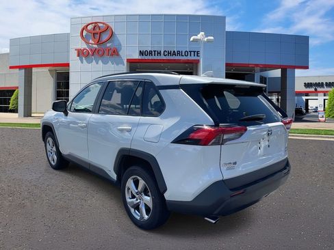 Used 2021 Toyota RAV4 XLE Premium image 8