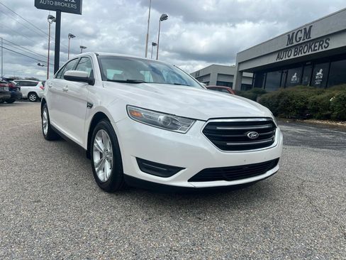 Used 2018 Ford Taurus SEL w/ Equipment Group 201A image 2