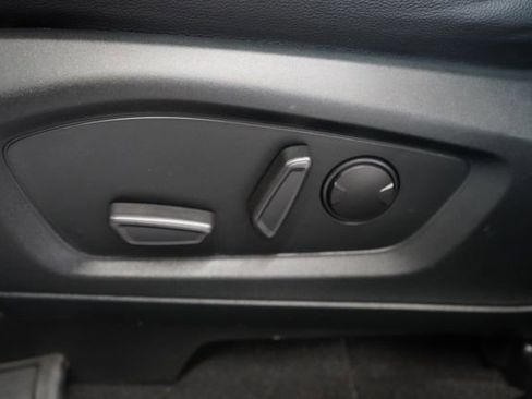 Used 2020 Ford Explorer XLT w/ Equipment Group 202A AWD/4WD image 13