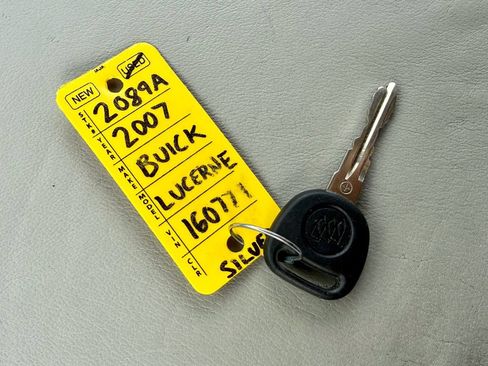 Used 2007 Buick Lucerne CXL w/ Luxury Package FWD image 36
