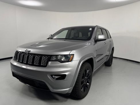 Used 2021 Jeep Grand Cherokee Laredo X AWD/4WD image 3