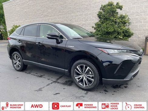 Used 2021 Toyota Venza LE w/ Carpet Mat Package (TMS) image 1