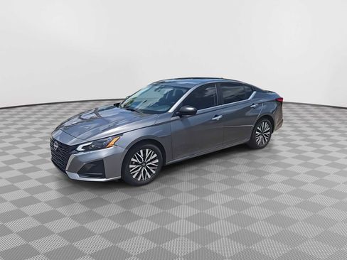 Used 2024 Nissan Altima 2.5 SV FWD image 4