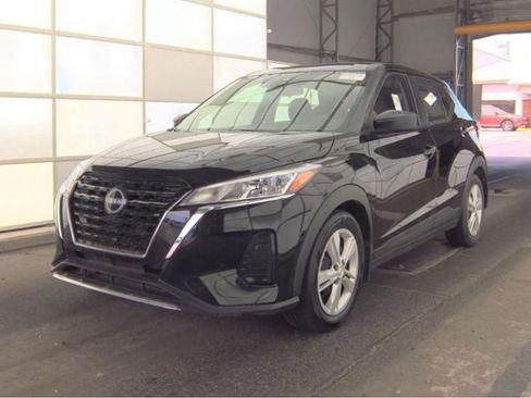 Used 2024 Nissan Kicks S image 2