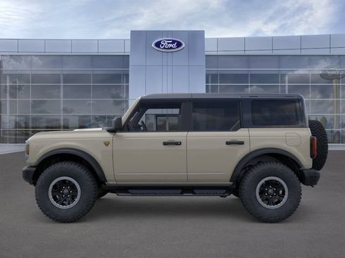 New 2026 Ford Bronco Badlands w/ Sasquatch Package AWD/4WD image 3