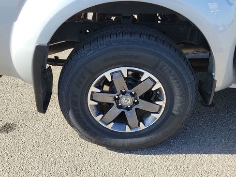 Used 2019 Nissan Frontier PRO-4X image 7