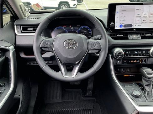 Used 2025 Toyota RAV4 Limited w/ Advanced Technology Package image 8