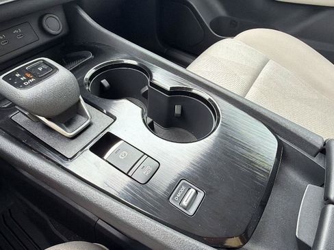 Used 2025 Nissan Rogue SV FWD image 30