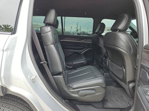 Used 2025 Jeep Grand Cherokee L Limited w/ Black Appearance Package AWD/4WD image 25