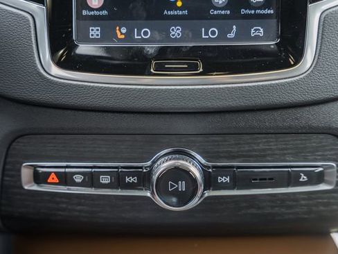 Used 2023 Volvo XC90 B6 Ultimate w/ Lounge Package image 24