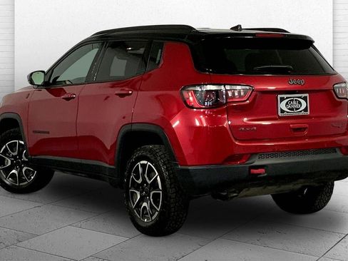 Used 2025 Jeep Compass Trailhawk image 11