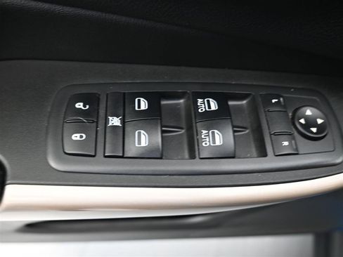 Used 2018 Jeep Cherokee Limited w/ Technology Group AWD/4WD image 14