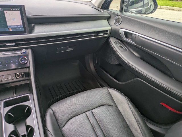 Used 2025 Hyundai Sonata Limited FWD image 17