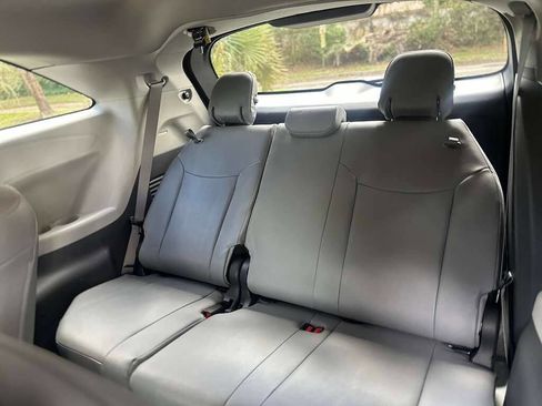 Used 2024 Toyota Sienna XLE image 21