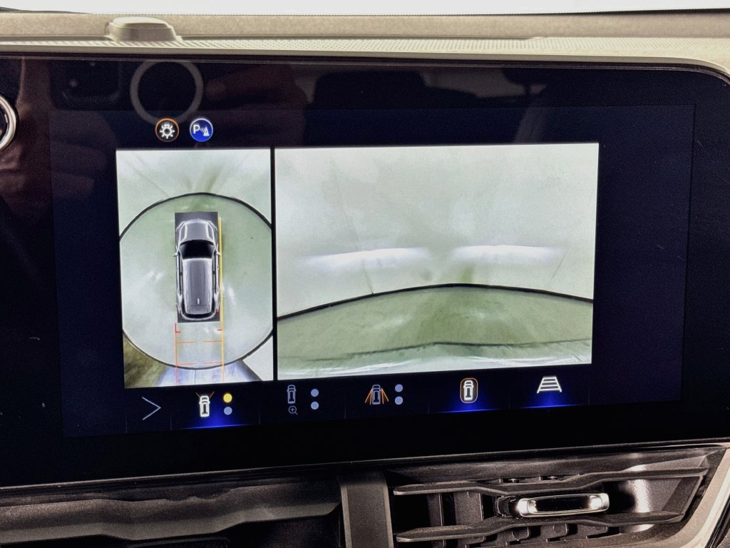 Used 2025 Chevrolet Equinox LT w/ Convenience Package II FWD image 31