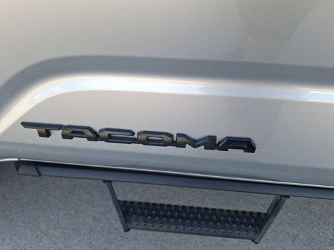 Used 2024 Toyota Tacoma TRD Sport AWD/4WD image 14