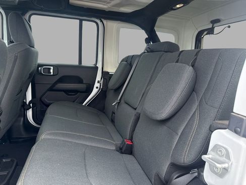 Used 2025 Jeep Wrangler Unlimited Sahara image 22