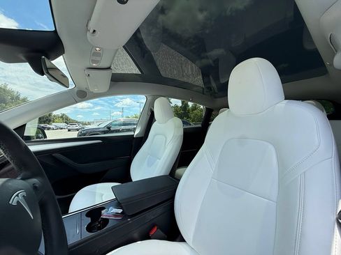 Used 2024 Tesla Model Y Long Range AWD/4WD image 21