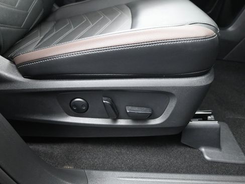 Certified 2025 Nissan Pathfinder Platinum w/ Cargo Package FWD image 16