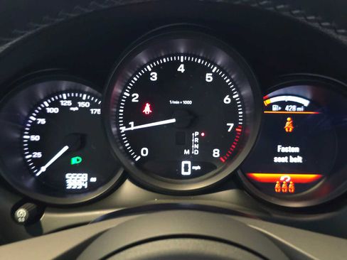 Used 2025 Porsche Macan AWD/4WD image 28