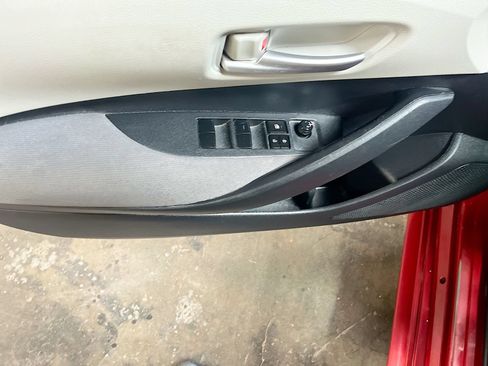 Used 2021 Toyota Corolla LE FWD image 17