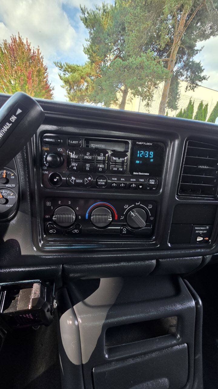 Used 2001 Chevrolet Silverado 2500 LS AWD/4WD image 13
