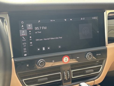 Used 2024 Porsche Macan image 23