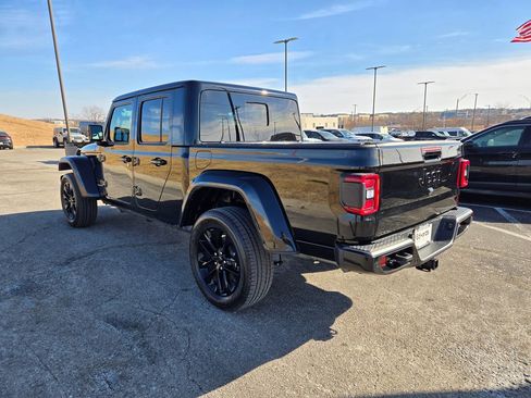 Used 2021 Jeep Gladiator Overland image 5