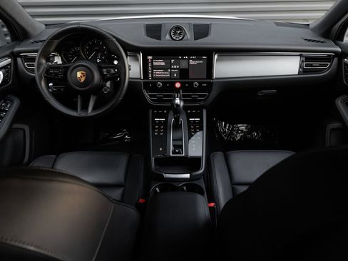Certified 2026 Porsche Macan AWD/4WD image 16