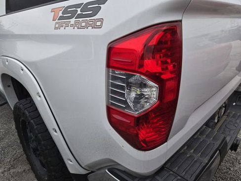 Used 2017 Toyota Tundra SR5 w/ SR5 Upgrade Package RWD image 7