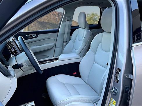 Used 2023 Volvo XC60 B5 Plus AWD/4WD image 25