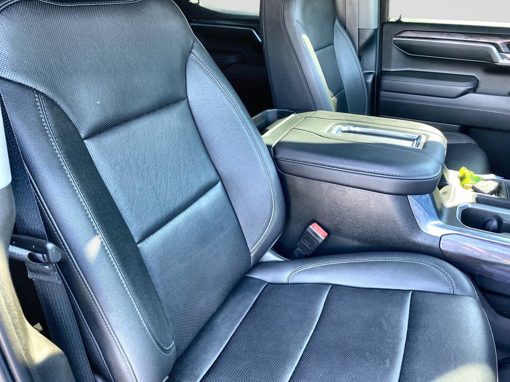 Used 2022 Chevrolet Silverado 1500 LTZ w/ LTZ Premium Package AWD/4WD image 30