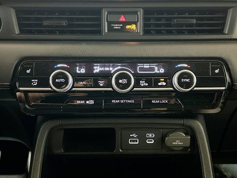 Used 2025 Honda Pilot EX-L image 11